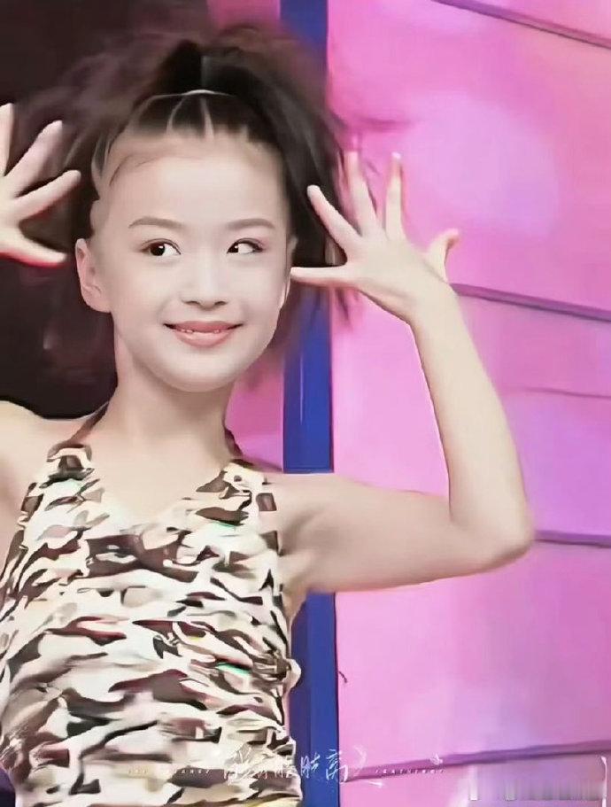 王楚然跳舞也翻白眼谁刷到这段不笑，王楚然跳舞翻着白眼，美女秒变搞笑女，可爱值直接