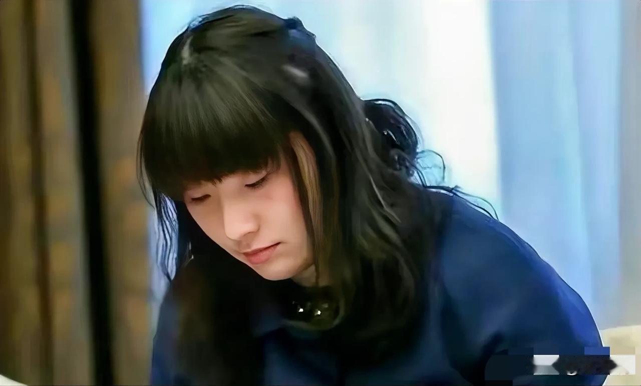 宗馥莉这个女人啊，真是让人琢磨不透。


都42岁了，还是单身一人，按咱们中国人