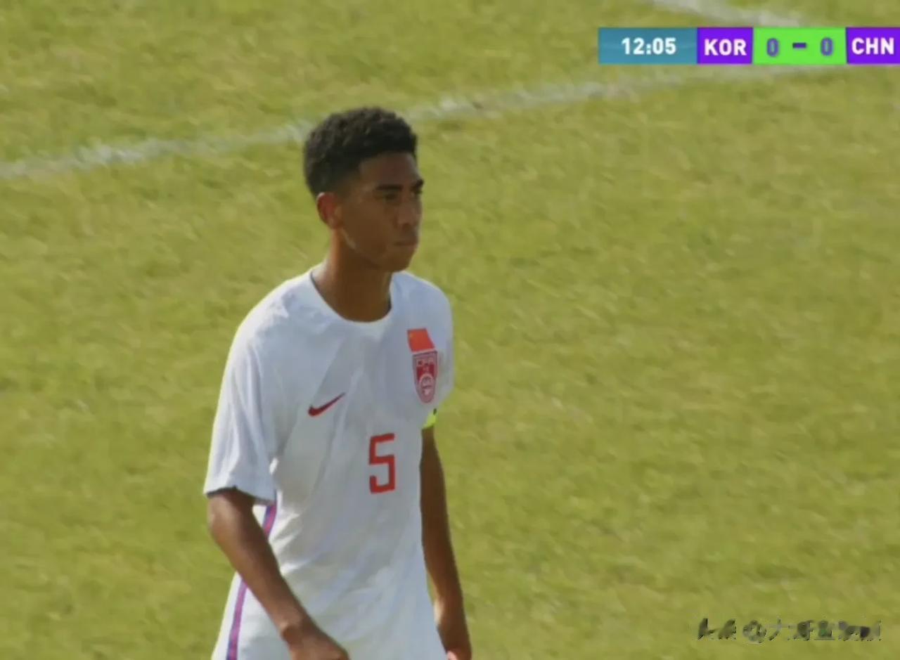 中韩足球未来比拼！U15国足练的挺刻苦！小球员一个个晒得黝黑黝黑的[黑脸]

北