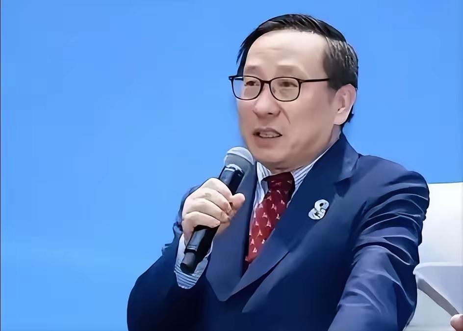 谁能想到，以往名不见经传的“国家移民管理局”，竟因为一句“应改回出入境管理局”的