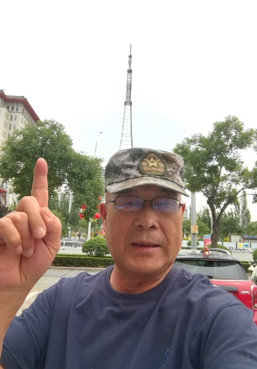 郝寒冰散文| 西安的宁大话

昨晚临时起意约几个朋友在一家苍蝇馆子小聚，因为来的