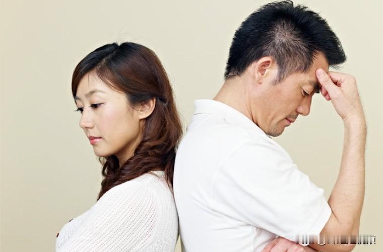 男人离婚后和女人离婚后的区别。男人离婚后会感到很解脱，有一种终于结束了那段不幸福