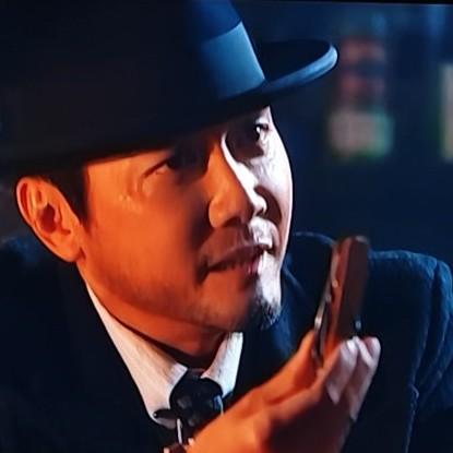 《醒来》中的杜黄桥这个角色，着实把谍战剧里的人性撕扯感演到了骨子里。
他曾是南京