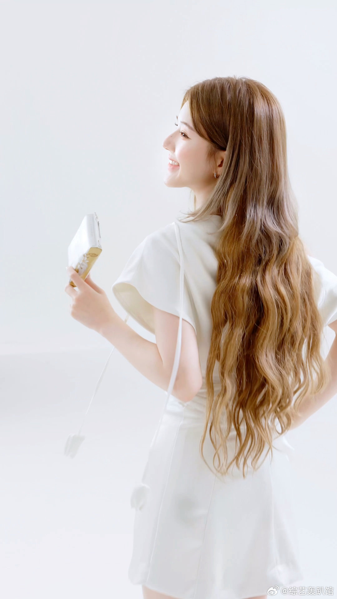 赵露思自由点全球品牌代言人 官宣好惊喜！露思正式解锁全球品牌代言人，从人气到实力