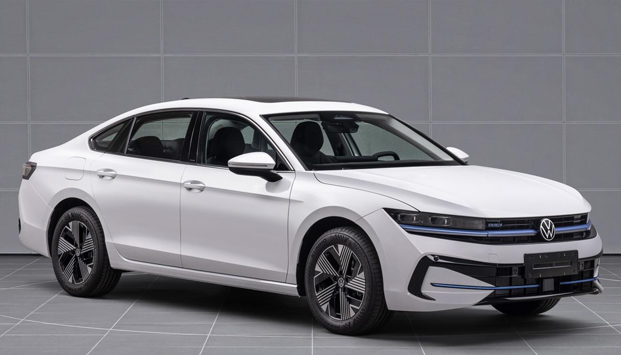 新迈腾phev长这样，格栅改了，带蓝色饰条，用的是欣旺达的22度电池，多少万可以