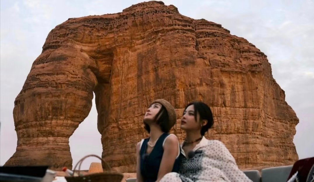 文体圈 绝代双姝 为文体圈所有绝代双姝干杯，她们各自耀眼，同行时更是光芒万丈，温