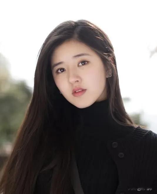 我很喜欢赵露思饰演的陈芊芊和程少商，但是对演员无感，而我开始知道她得抑郁症觉得娱