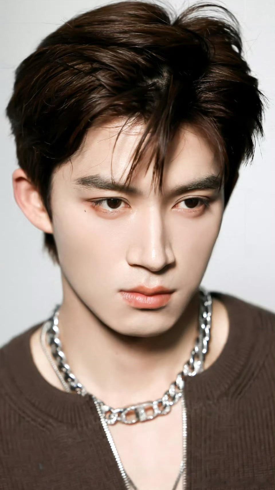 王星越、邓恩熙《告白》开通官微了 