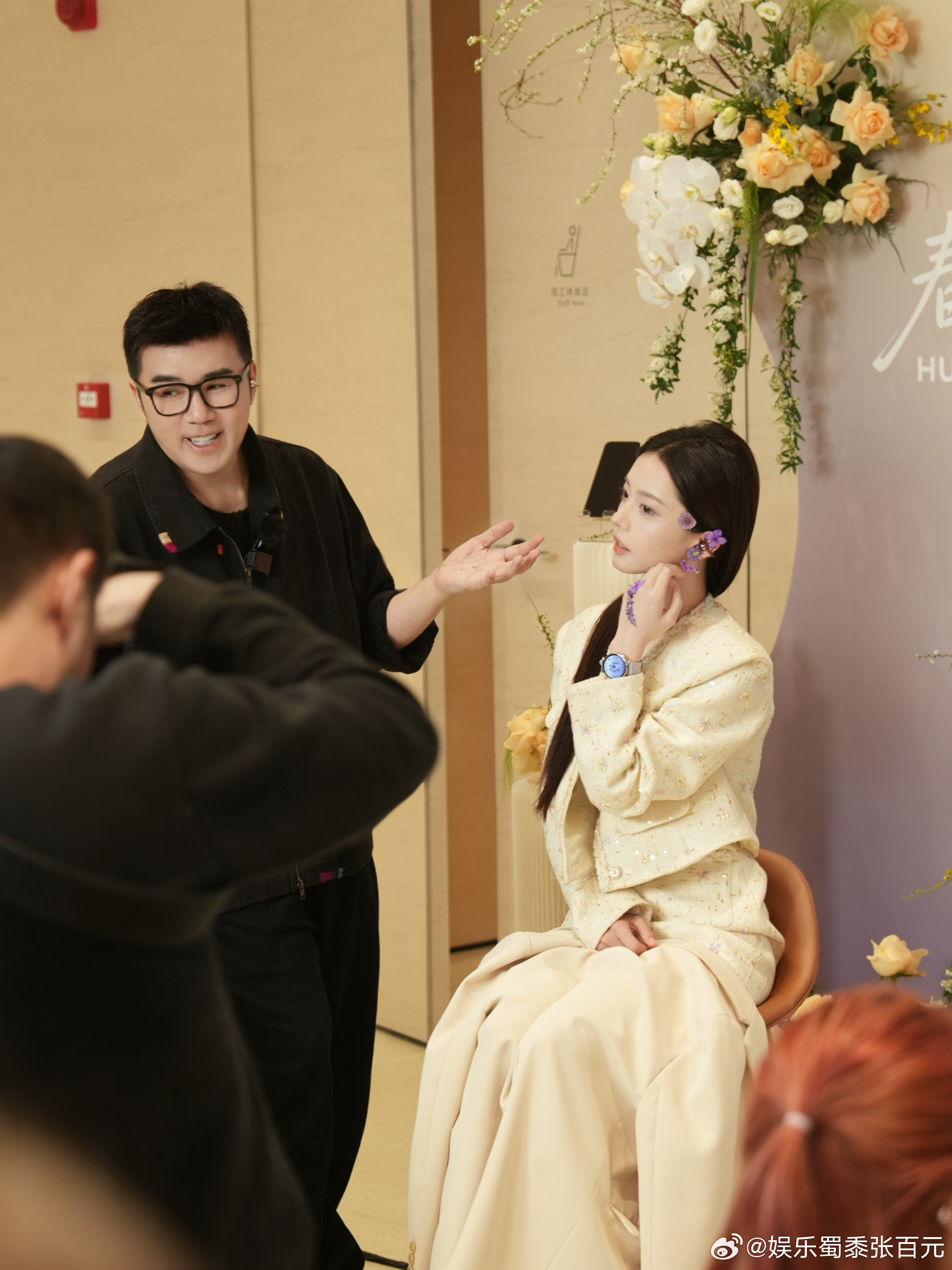 唐毅春日侧颜妆造美学天菜耳朵也有了自己的天菜妆造唐毅老师的线下春日美妆沙龙堪称一