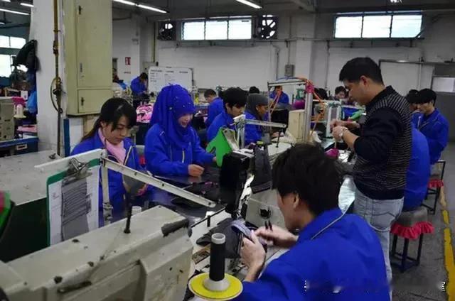 听劝！劝大家千万不要长期进工厂打工！原因让人目瞪口呆！
1.第一，进厂若干年后，