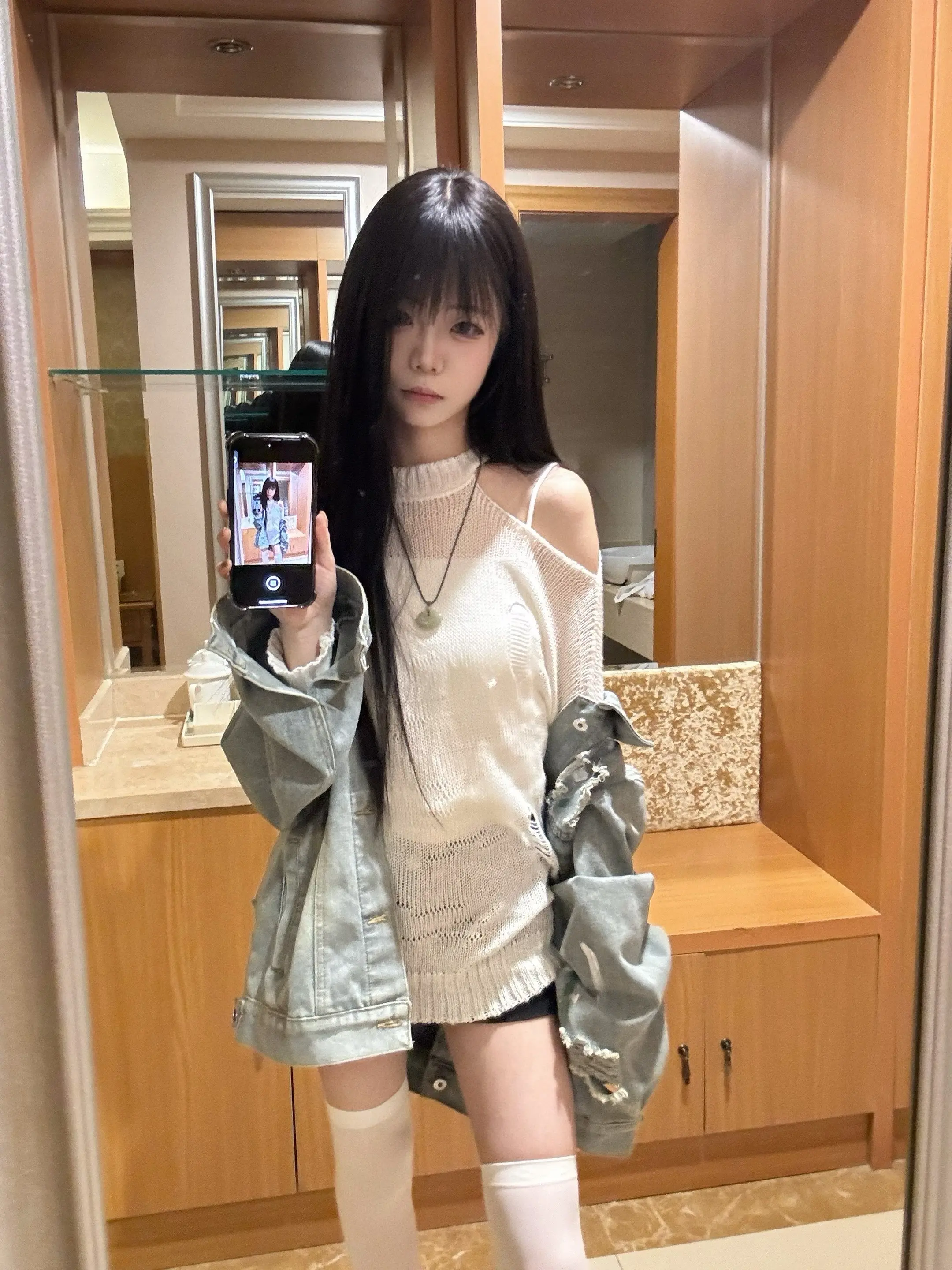 世界上总有一个男人 是为了伺候我为我花钱任我打骂而出生的