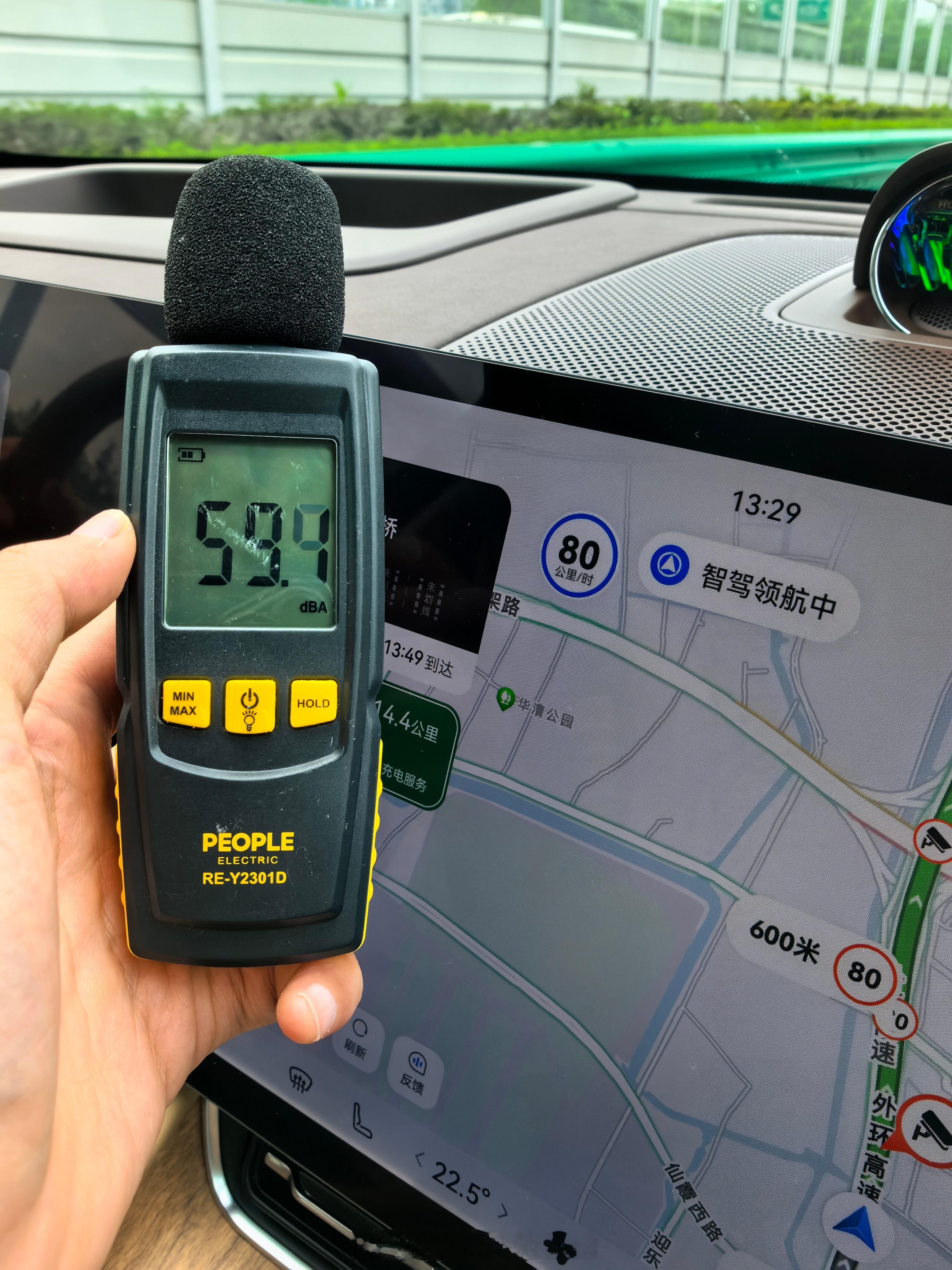 问界M8 时速80 是60左右dB，啥水平看个轮胎细节[doge]，懂了吗？问界
