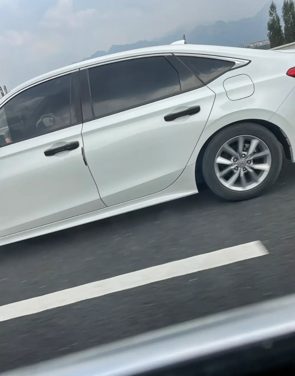 网友：老公说要换轮胎了，我不同意他的方案，吵一架！他的方案是：两个前轮扔掉，后轮