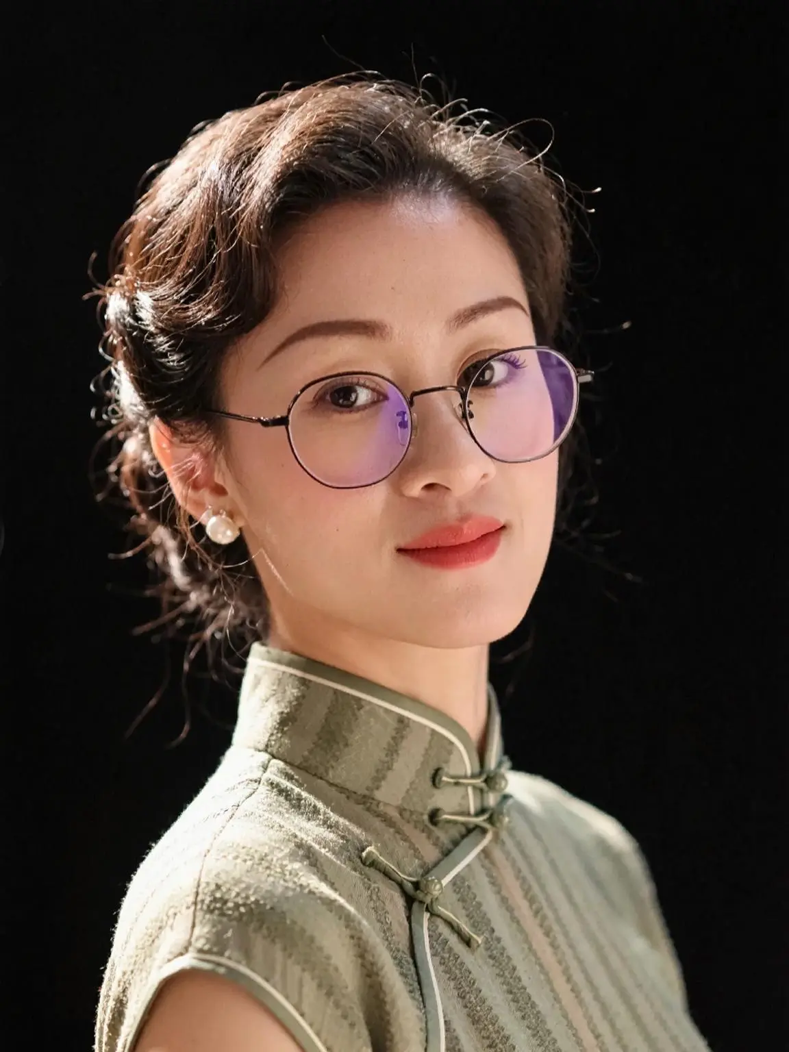 手掌就这么大，握不住的东西太多了，你要学会与自己和解啊！得失随缘，自在...