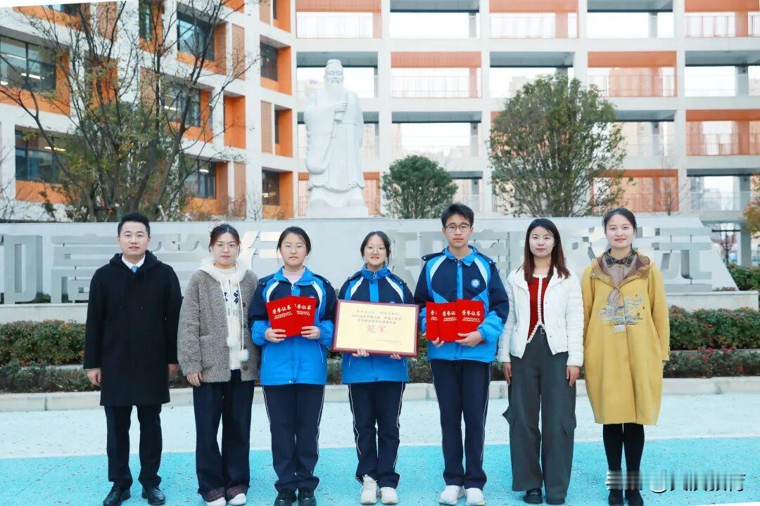 11月26日，汉中市第三届“中国人寿杯”中学生诗词大会兴汉新区选拔赛在滨江实验初