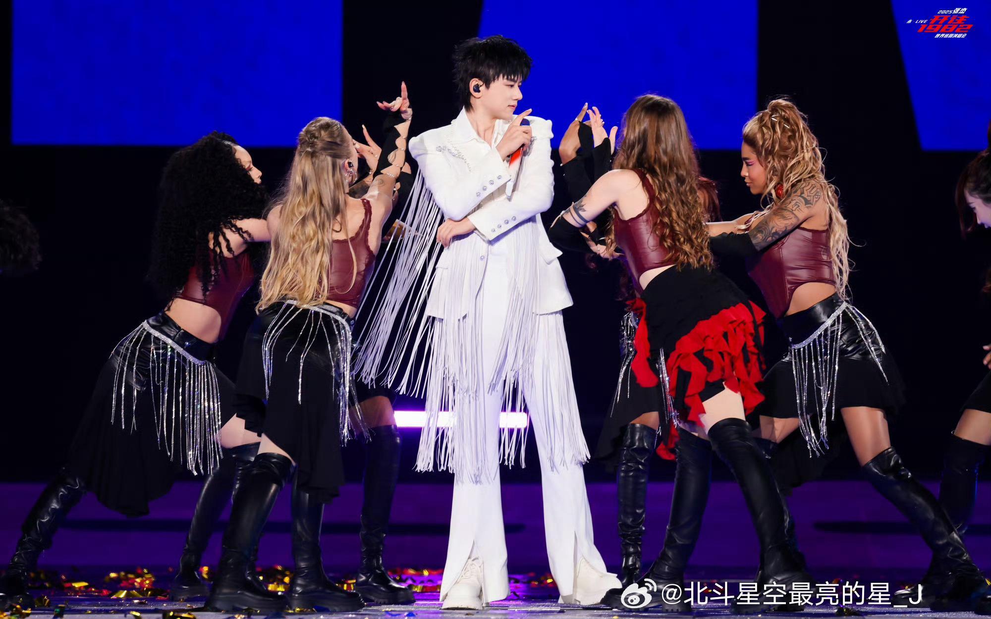 张杰[超话] ✨ 和张杰开启奇妙夜之旅 ✨ 张杰未live开往1982巡回演唱会