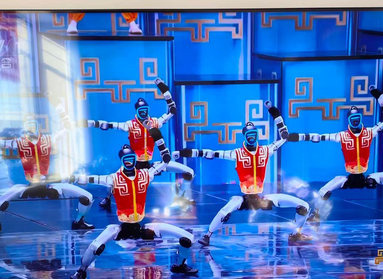 从昨天春晚释放出的信号，大家看到赚钱的方向了吗？我是不懂经济的，不过，我还是深刻