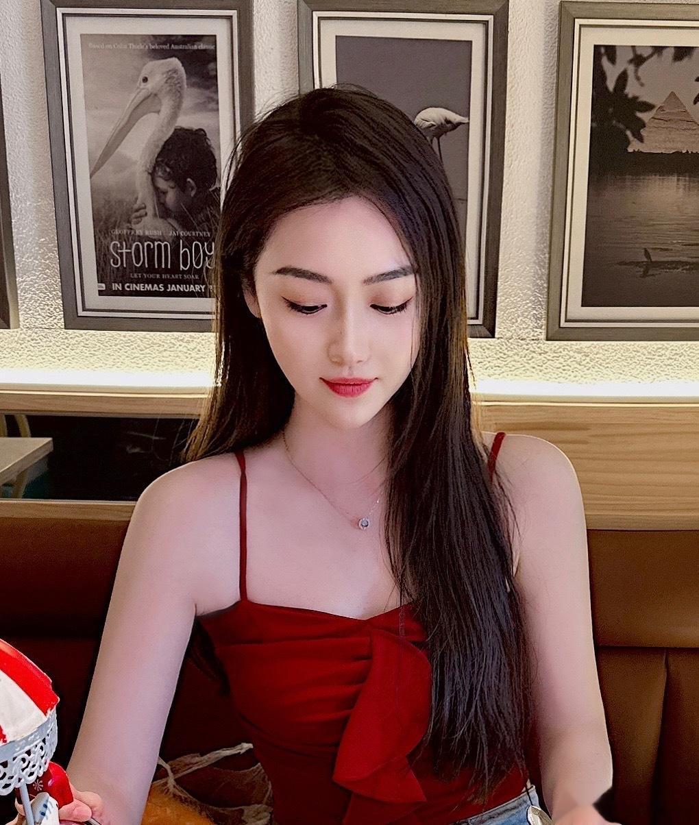 如果夸一个男孩子可爱的话，那就是喜欢他。 ​​​