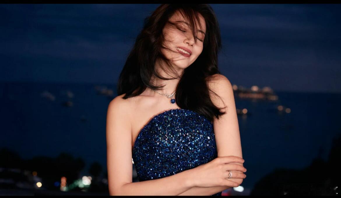 戛纳电影节被国潮元素霸屏高圆圆戛纳电影节，绝美亮相！✨✨戛纳官方镜头下的高圆圆，
