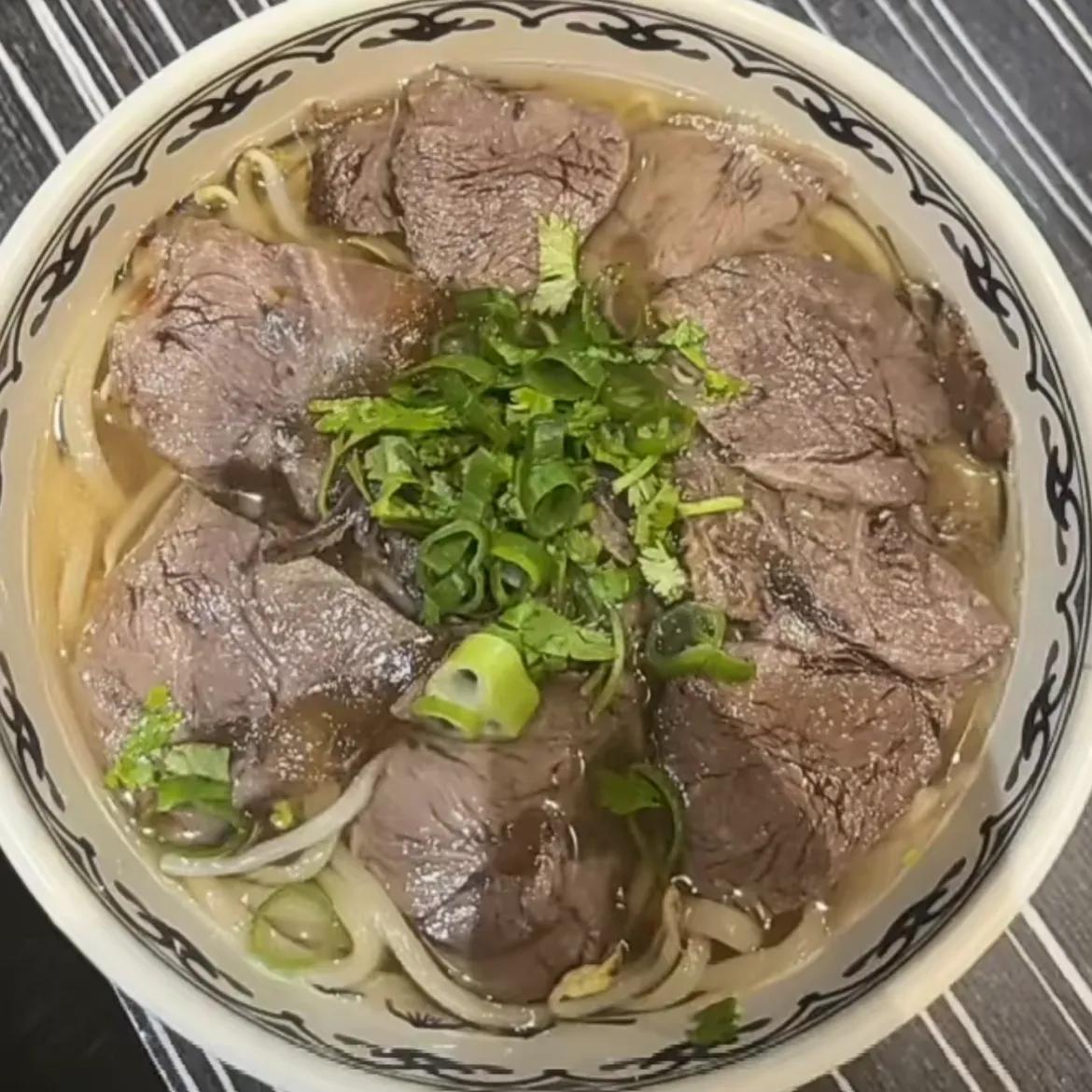 中国拉面走向世界，比利时街头惊现兰州牛肉面馆，这味道简直令人着迷！

中国不仅地