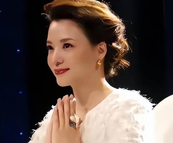 董卿一生命运跌宕，坎坷曲折可叹；锦绣前程终是花篮打水一场空！