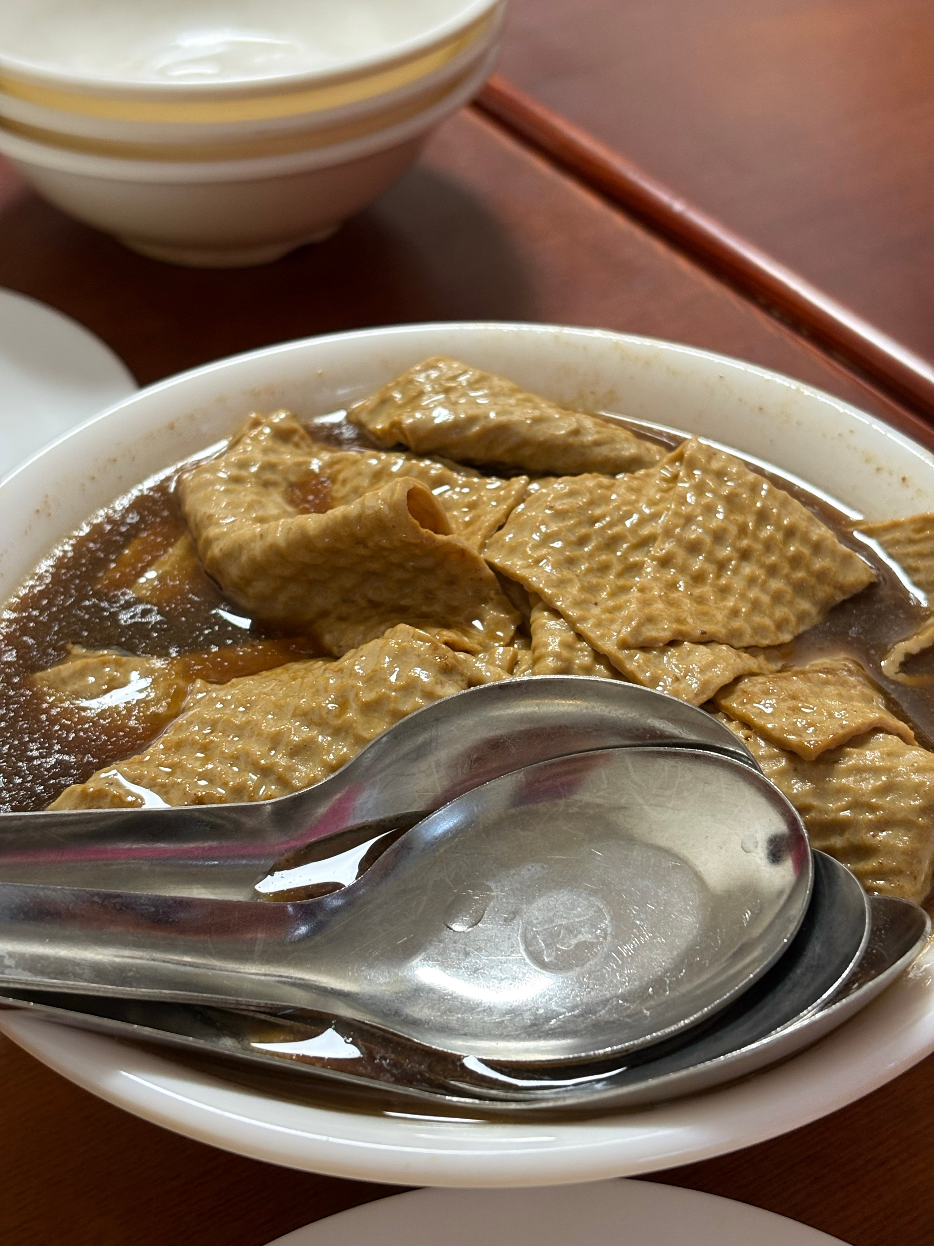 酱骨头，随便找的店，味道一般，太咸了，然后味型不复合，单一了一些。不过本地人很喜