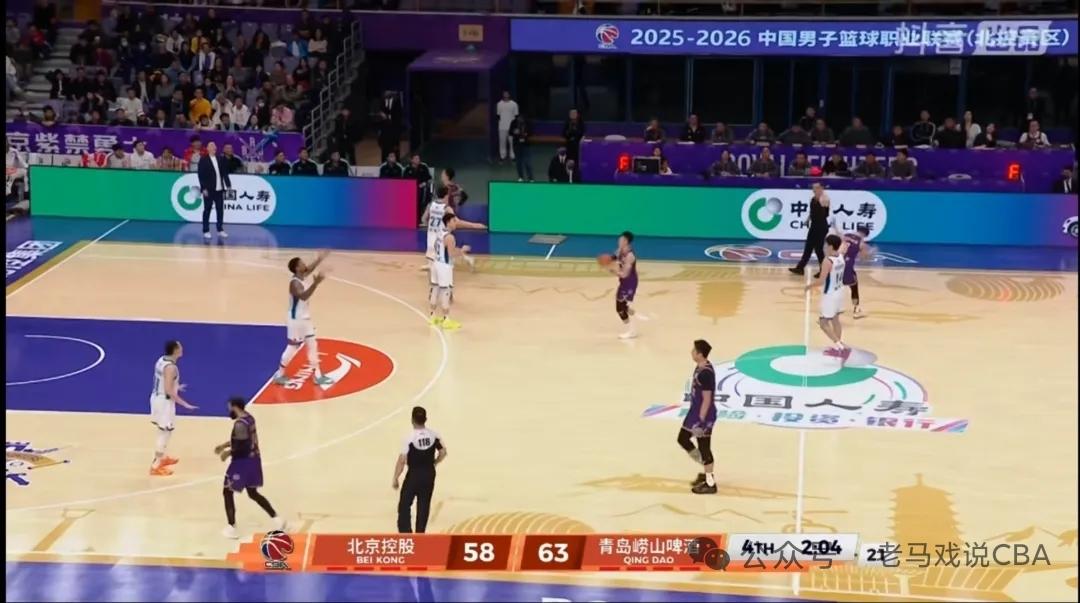 今晚深圳队贺希宁爆发，上半场11投7中，三分6中4，罚球7中5，砍下23分3篮板