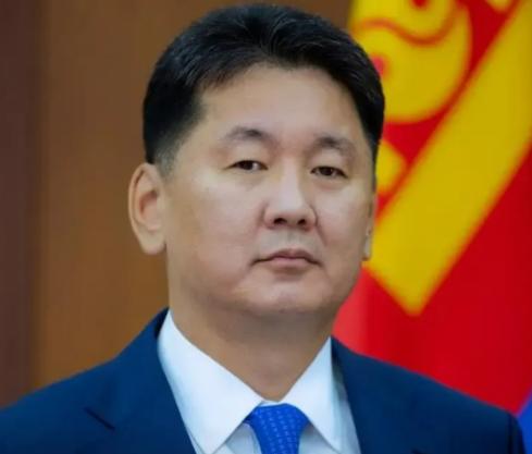 蒙古总统这通操作着实让人有些看不懂。

他把每年的11月定为边防月，而且还在中蒙