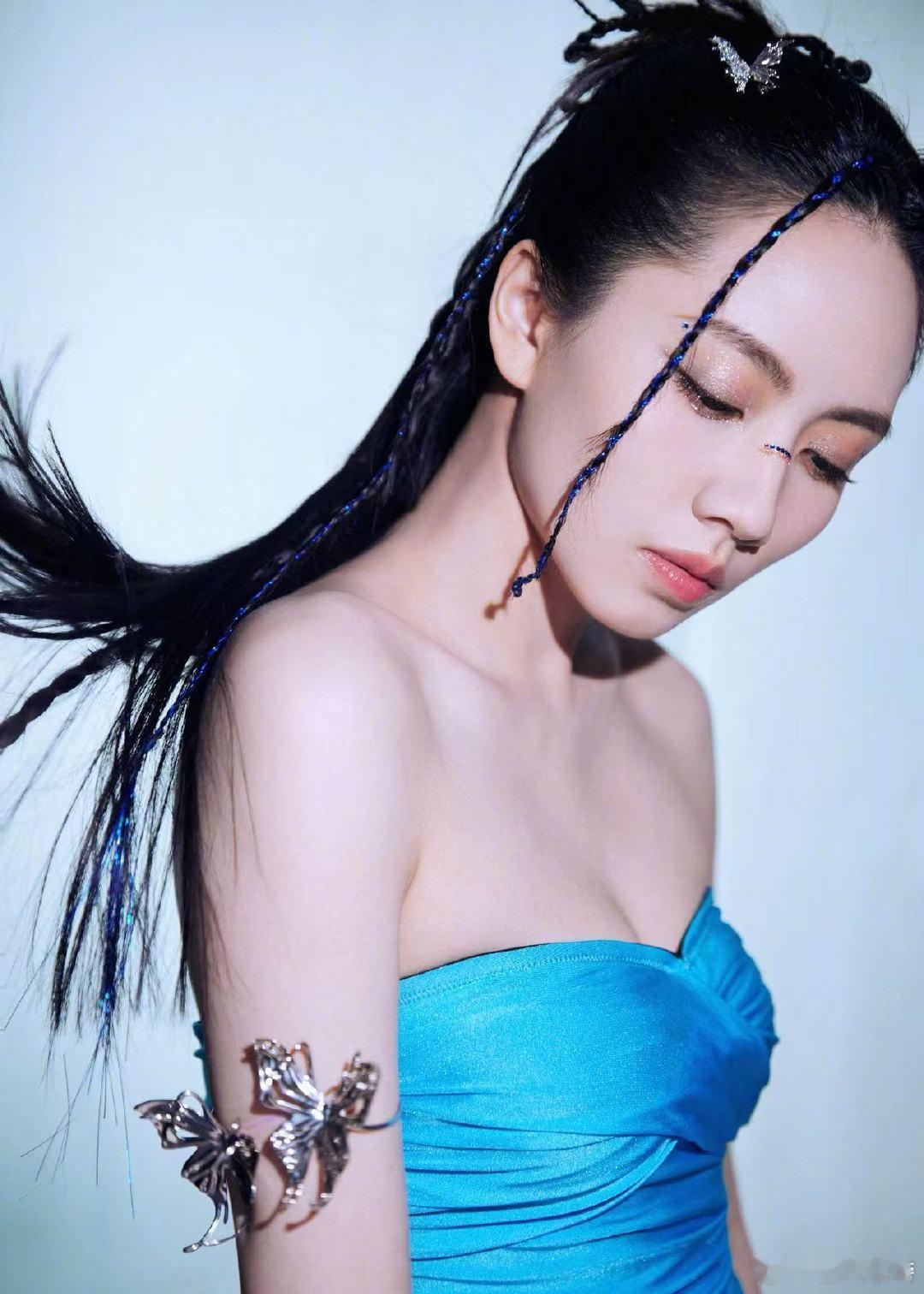 歌手直播刘惜君一打三歌手2026的对战格局慢慢清晰，周兴哲迎战万妮达，刘惜君或将