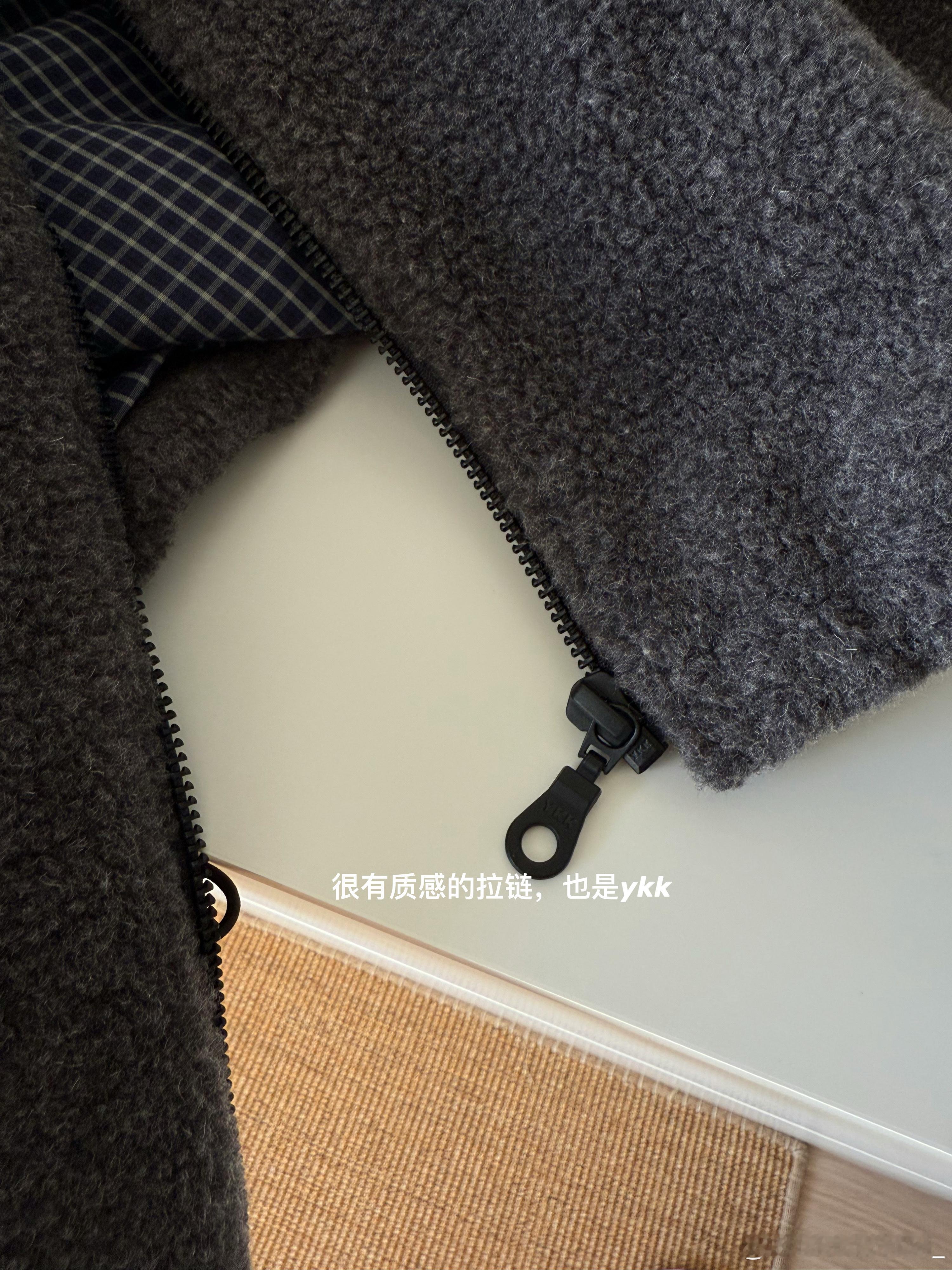 细节图～50羊毛的外套，不是全涤的哦内里也是很扎实的色织面料100棉 ​​​