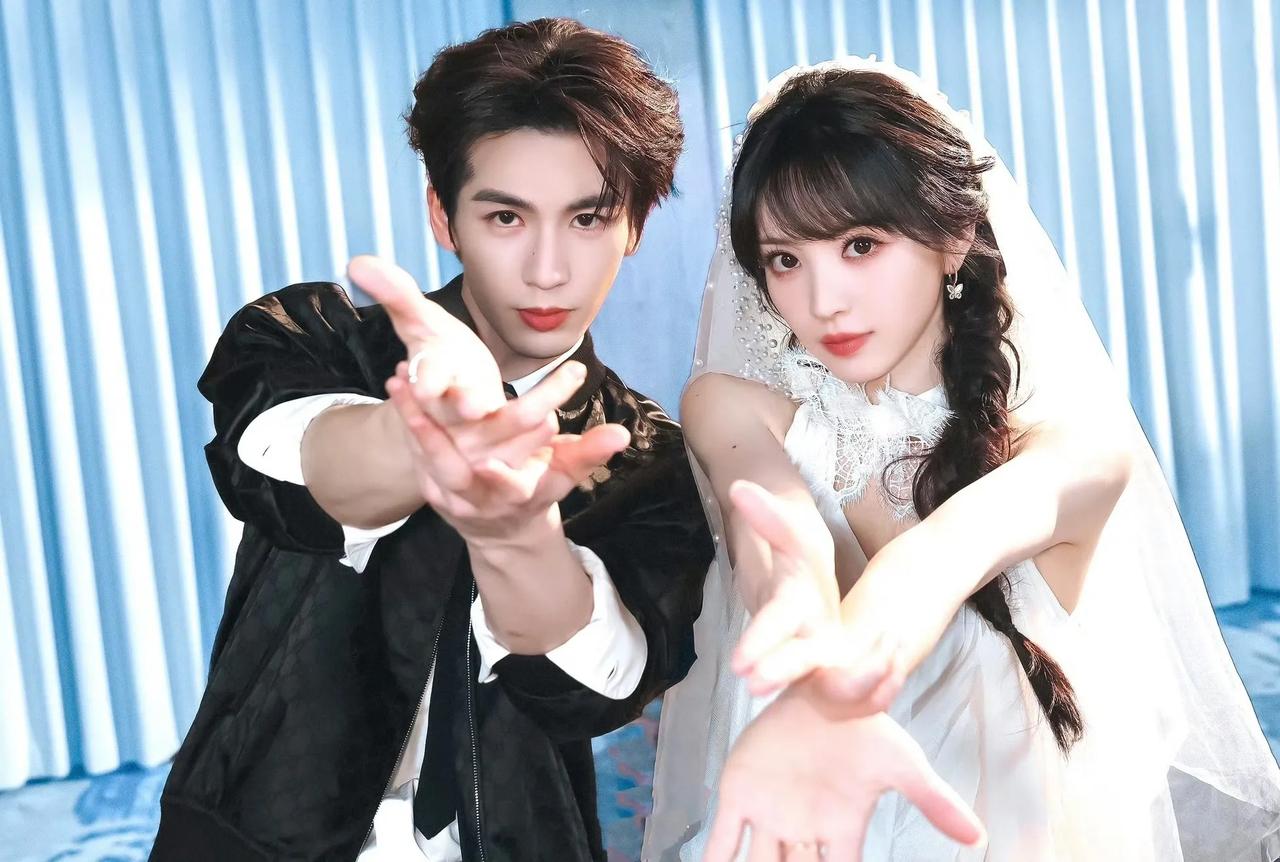 张凌赫与田曦薇这对“逐玉”CP最近甜度爆表！两人在《逐玉》见面会上复刻剧中名场面