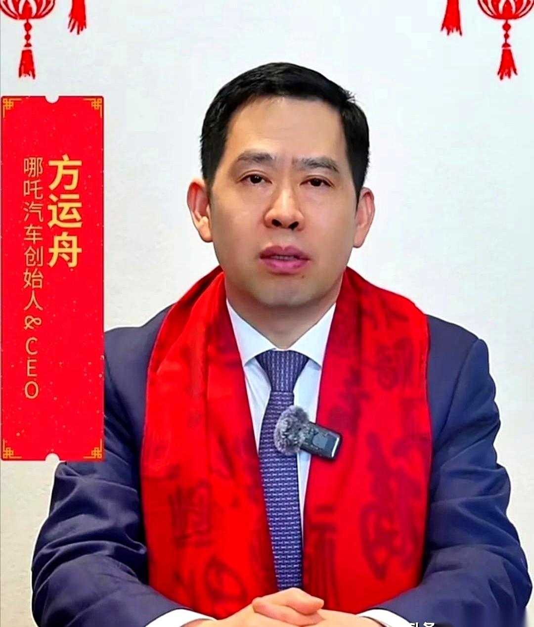 哪吒汽车创始人的名字，被钉在了法院的“老赖”名单上。
原因听起来很荒唐：他没还那