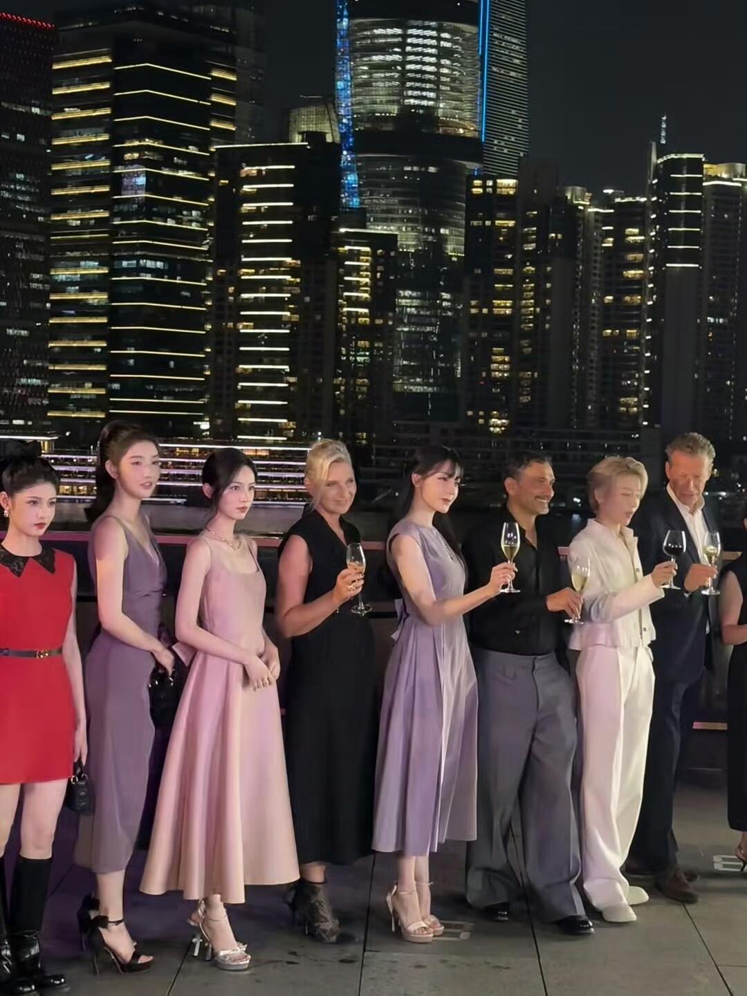 迪丽热巴迪奥活动线下生图 ​​​