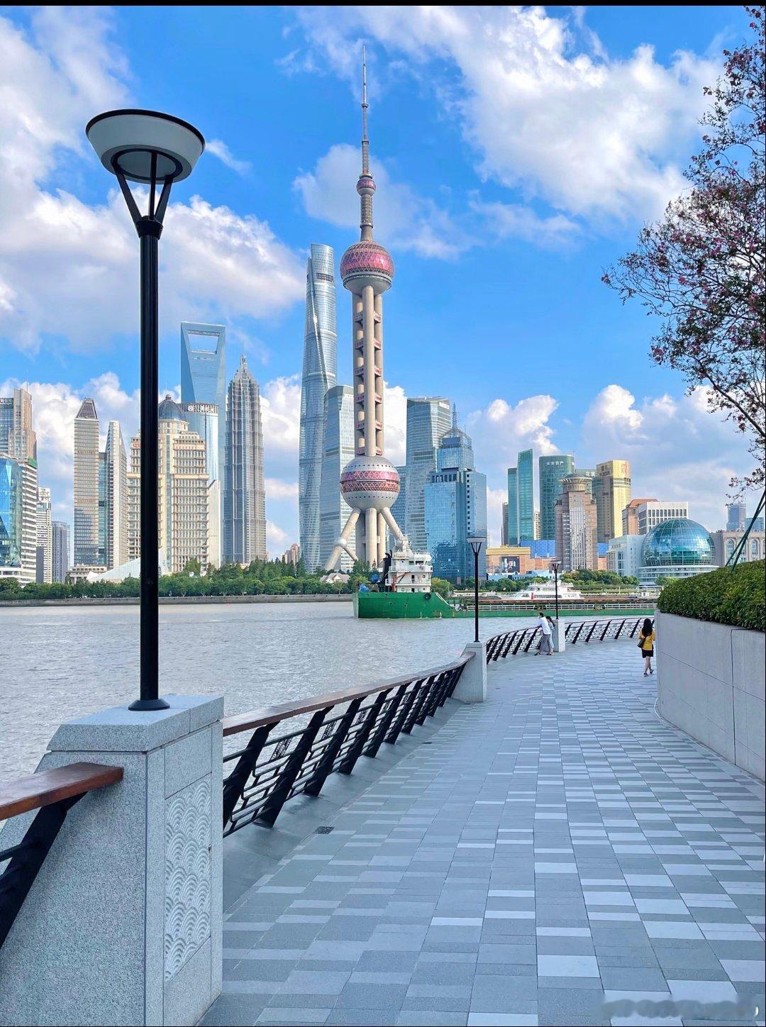 来上海解锁电车美学盛宴上海，你放心我有钱自会去的