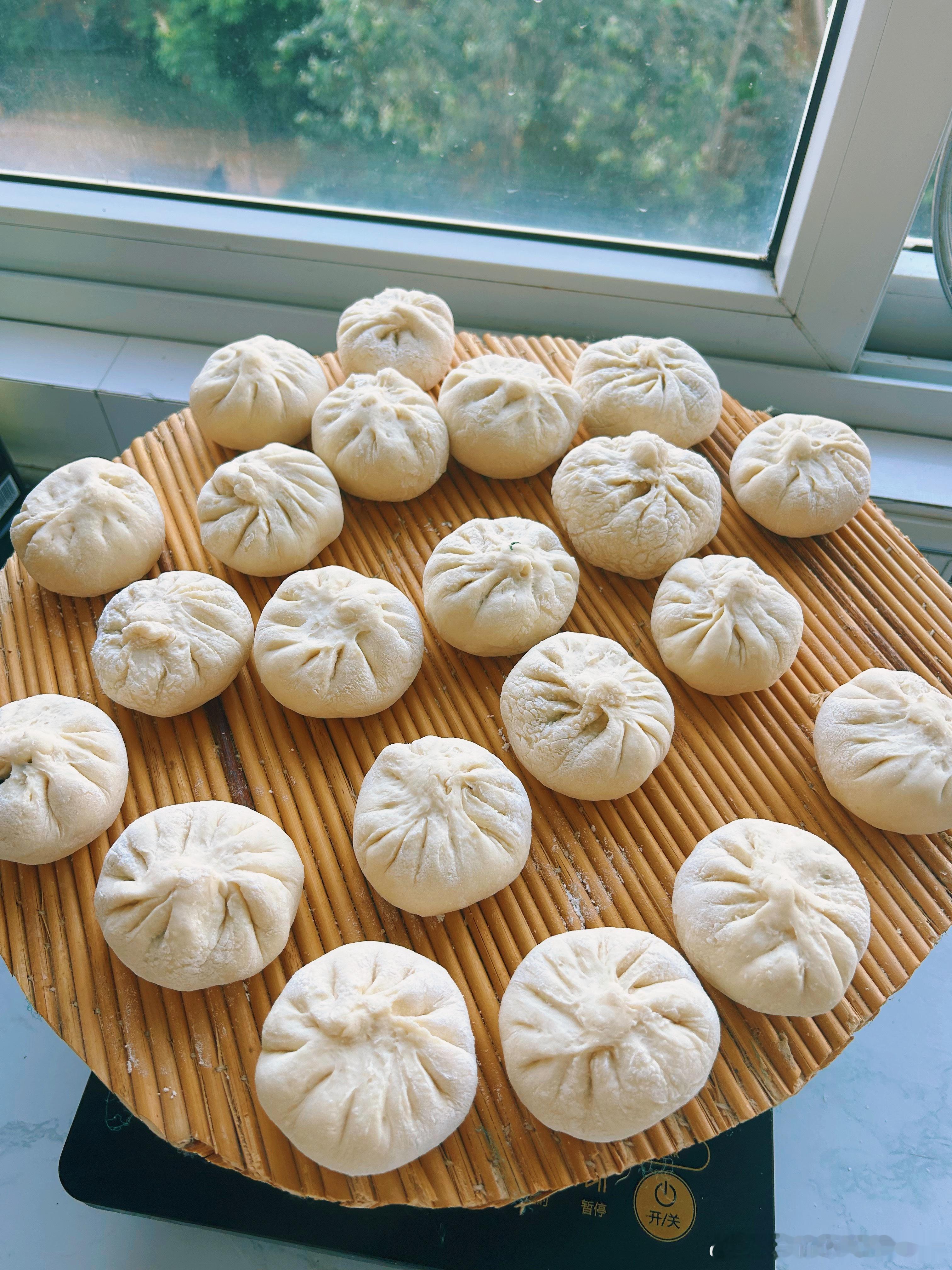 昨天饿了一天今早体重才少了几两真是太让人生气了本来我的目标是115的还要继续努力