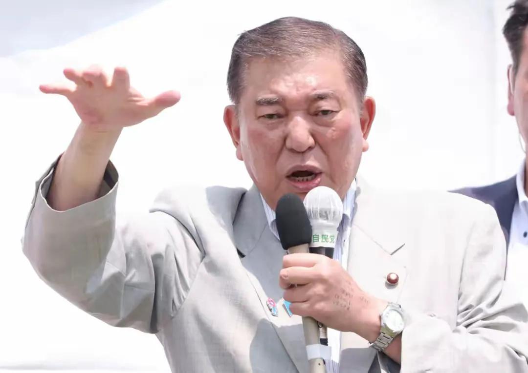日本皮痒了？敢在太岁头上动土。石破茂警告特朗普，称日本不会投降。特朗普对日本那是