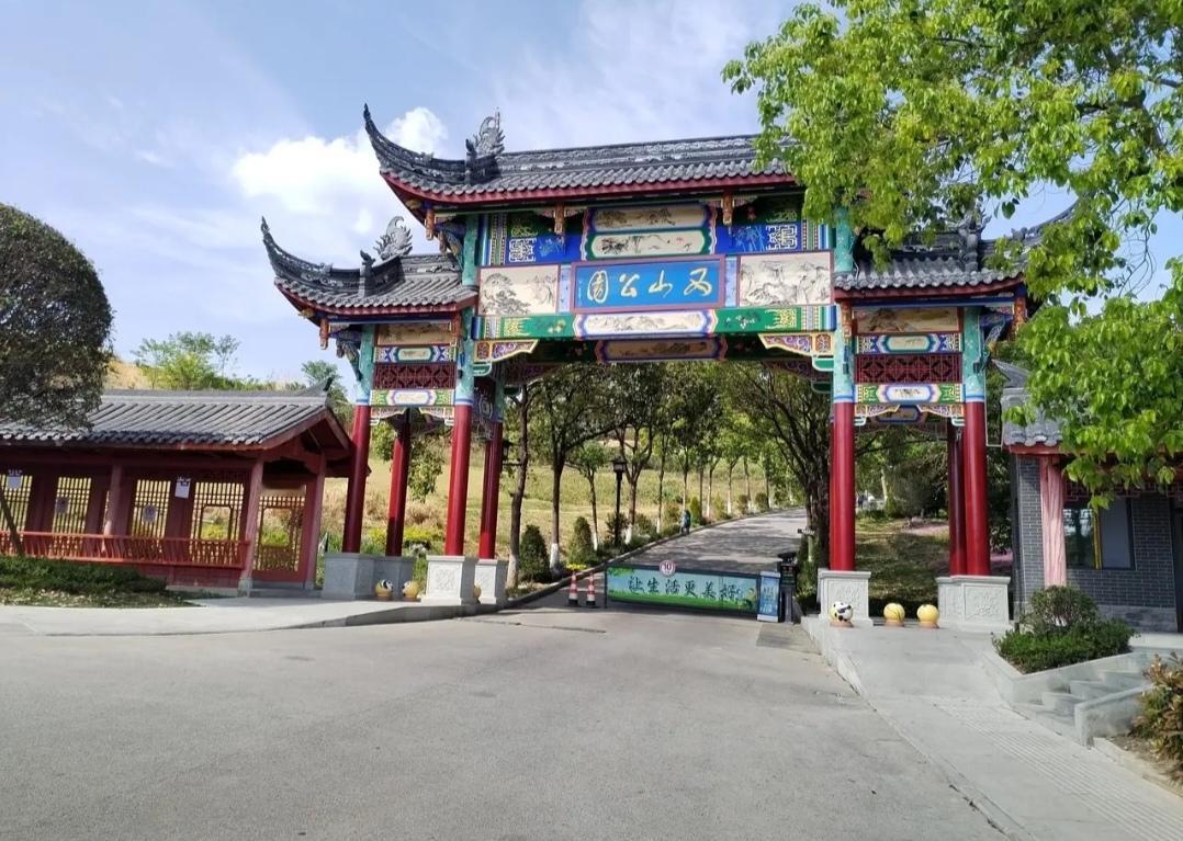 绵阳市连续数天的绵绵秋雨，凉风习习，气温直线走低。人被困在家里，无所事事。

虽