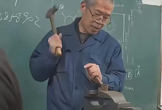 为什么说八级钳工就是人类极限了？就这么说吧，把八级钳工放在末日之下，在没有机床的