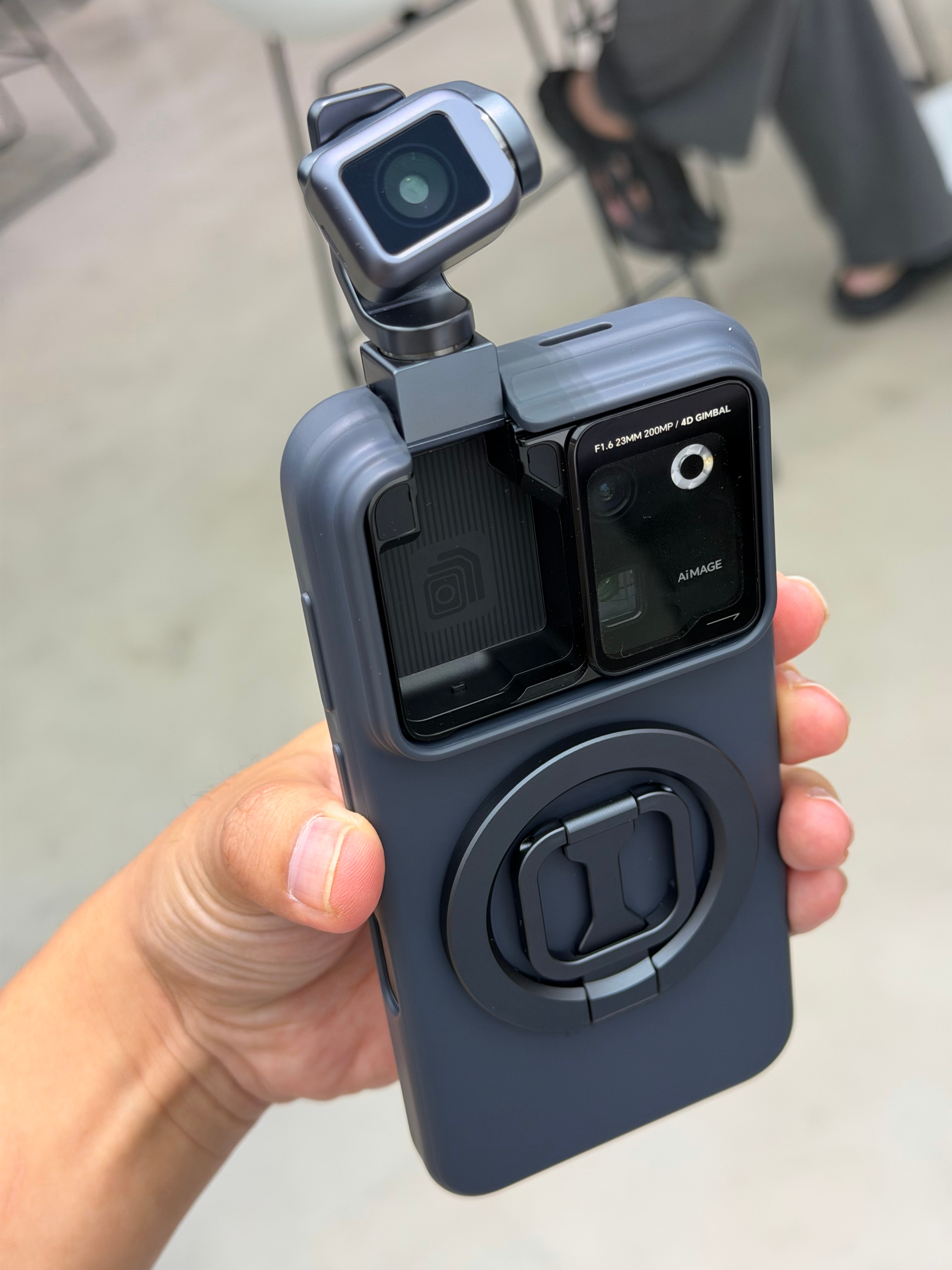 小玩了一把荣耀Robot Phone，理论上这个设计确实为行业带来新的方向，当大