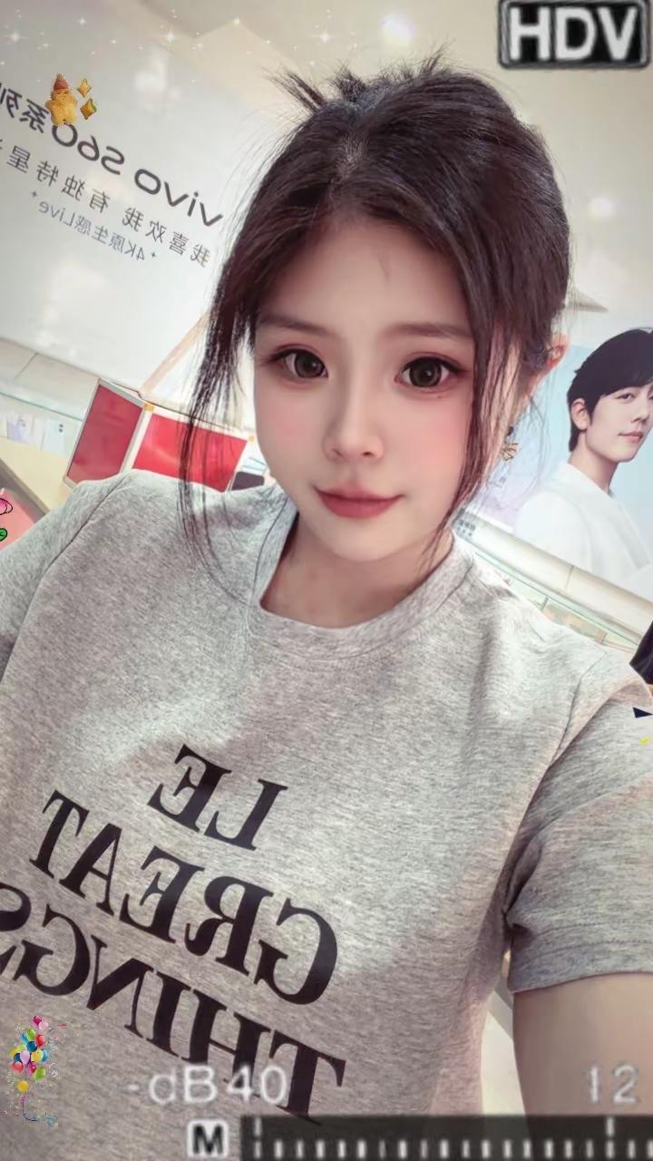 世界太假 人心太深 处处是演员 个个是戏子 无奈看不清 人生一场戏 慌了人 凉了