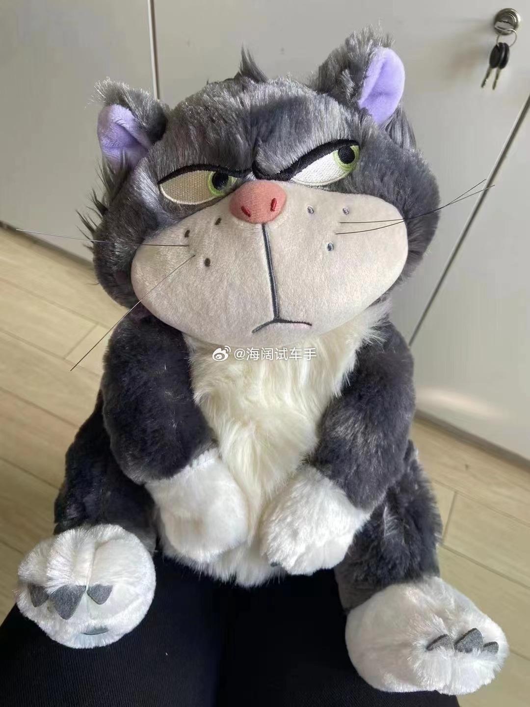 工作日的4S店园区，客流量依然少得可怜~~~三月份的新车销量您赶脚会暴涨吗？？？