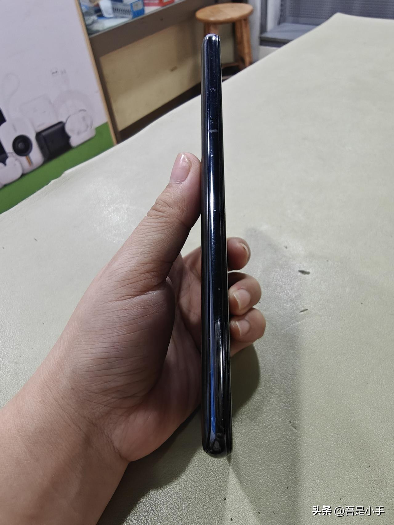 昨天店里火急火燎来了个师傅,开口就说让我给他帮忙。当时正在忙.我问他什么事。他说