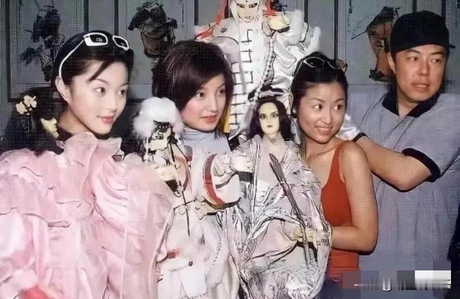 看到这张图我终于理解琼瑶阿姨的审美了！
难怪当初林心如是演赛亚公主的人选，三人中
