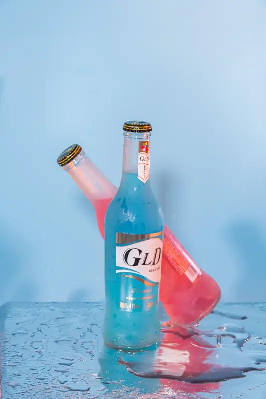 啤酒饮料矿泉水，花生瓜子八宝粥，横批：大众食品