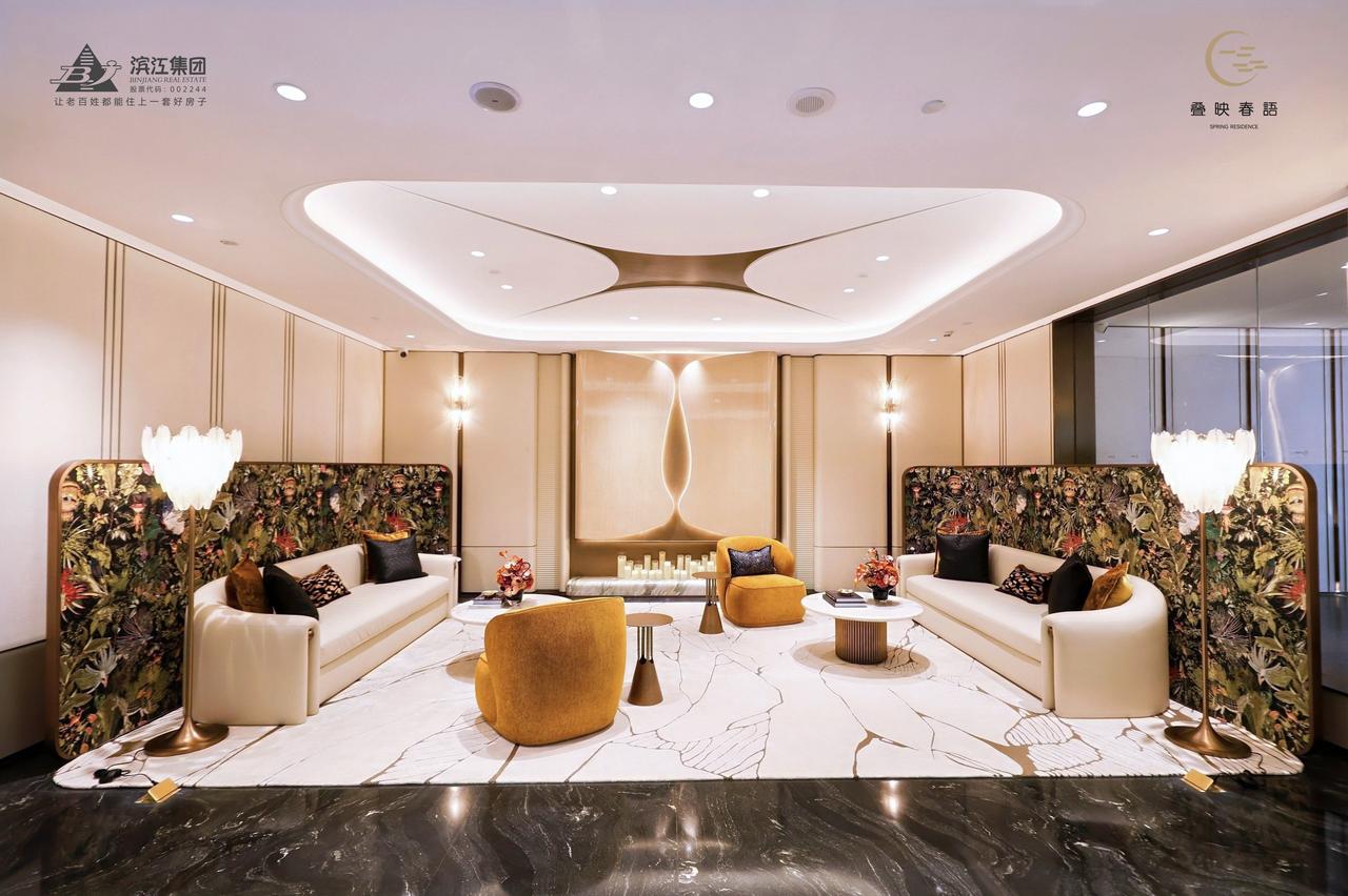 滨江深圳首秀，终于在期待中揭幕！今天，滨江.叠映春语营销中心和样板房对媒体率先开