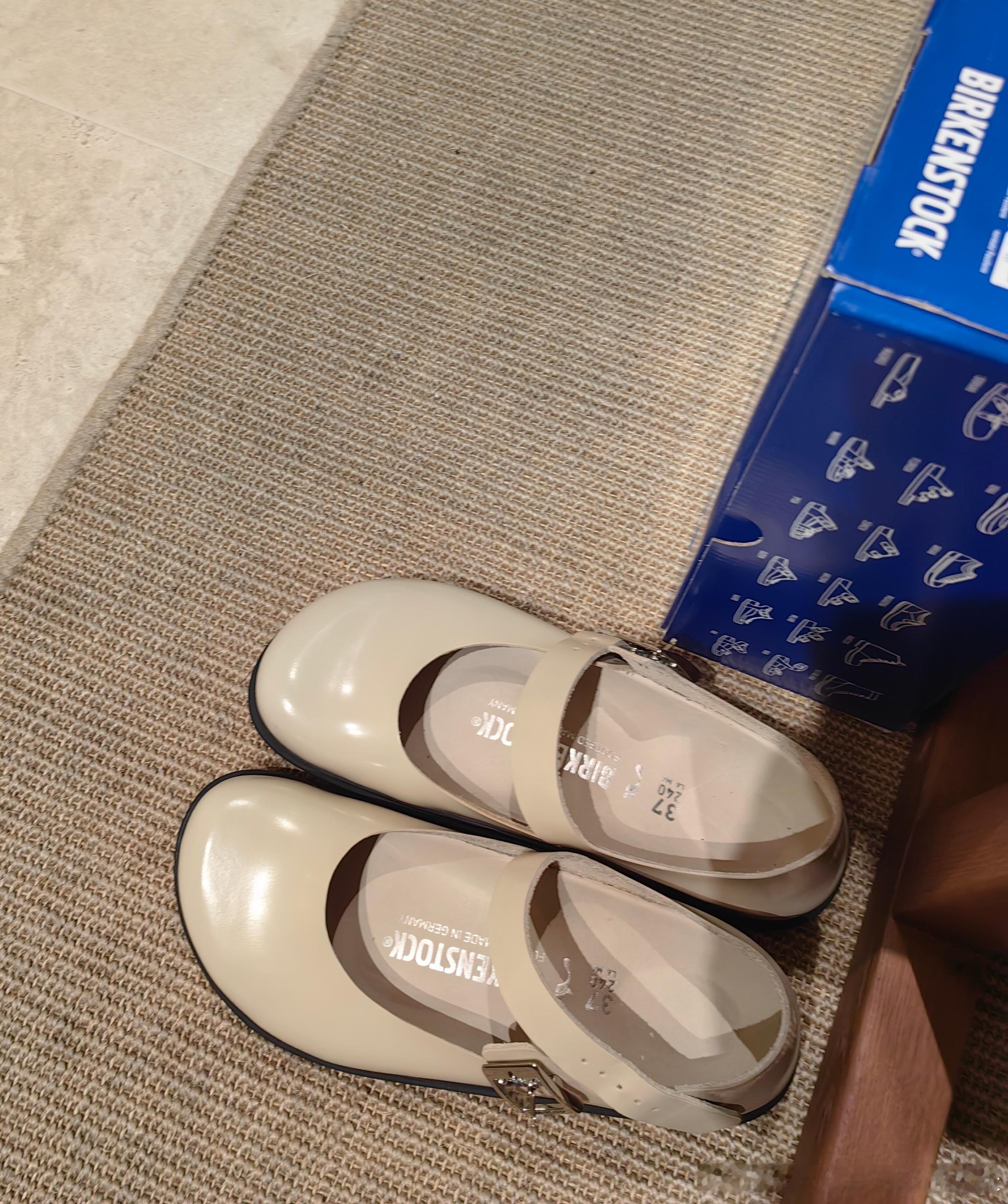 实体店难做吗？也未必。这个德国老牌鞋子博肯Birkenstock今年试水在上海开