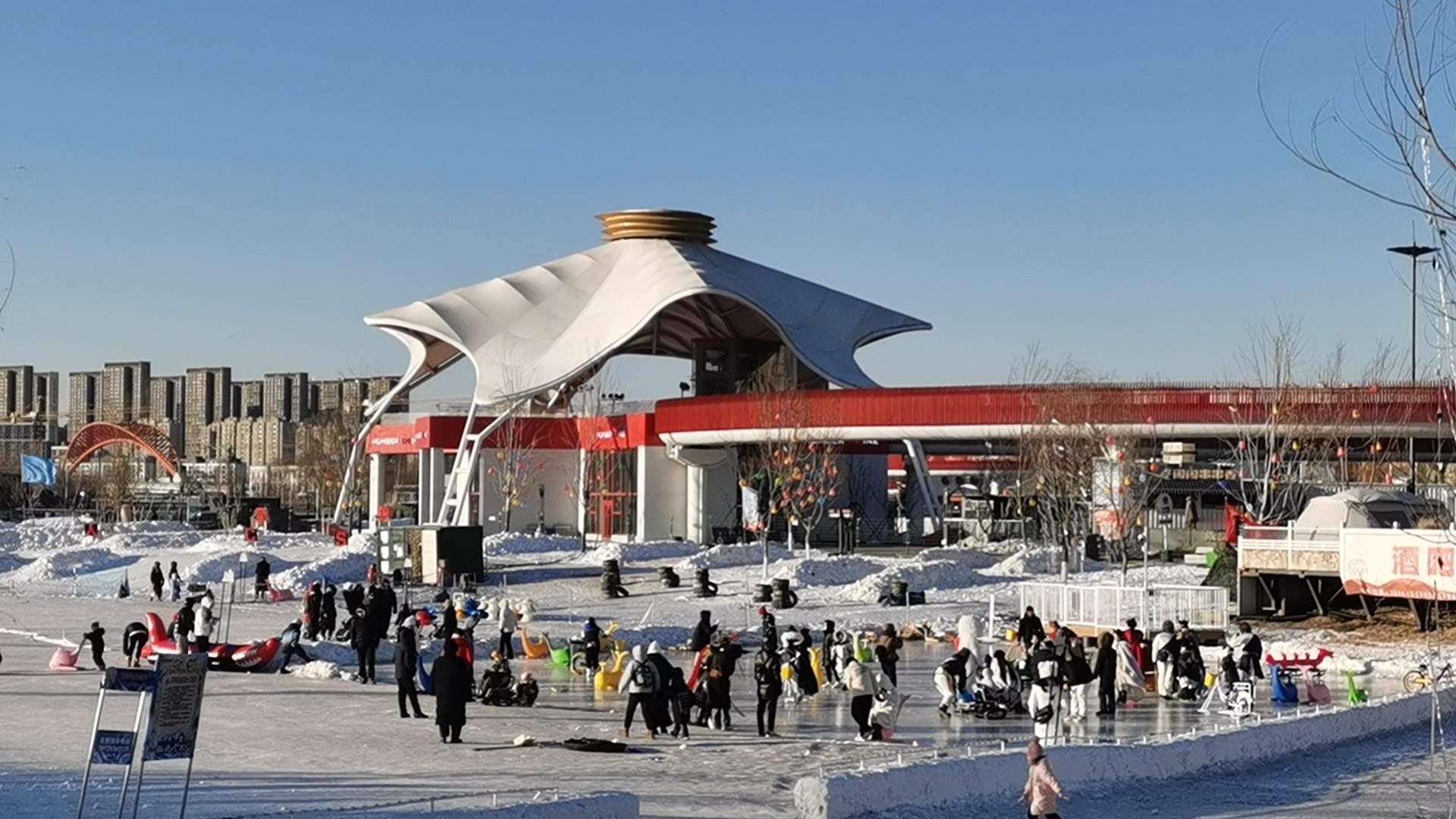 腊月里的长春，年味儿愈发浓郁，整个城市沉浸在一片欢乐祥和的氛围中。冰雪项目更是精