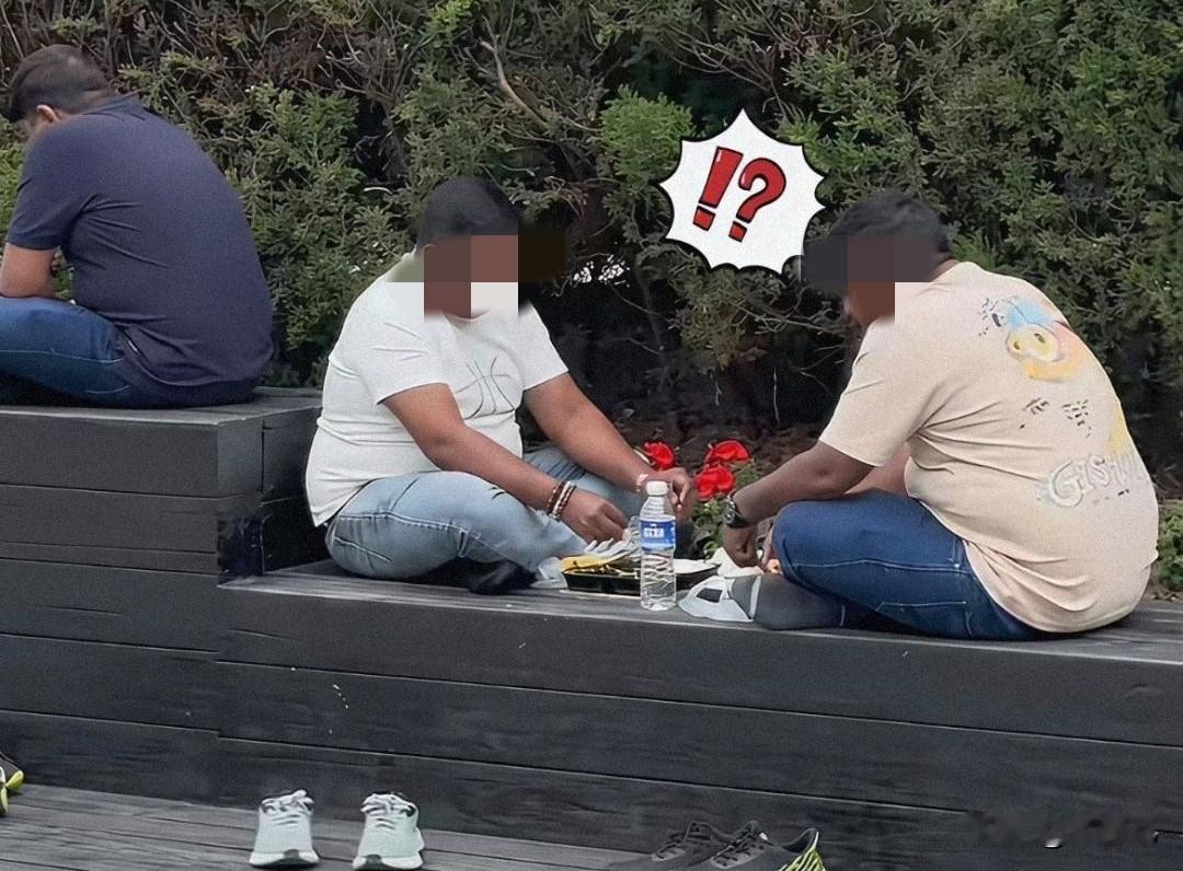 令人作呕的印度人，
不远万里的，源源不断地涌入中国。
既不讲卫生，也不讲文明，