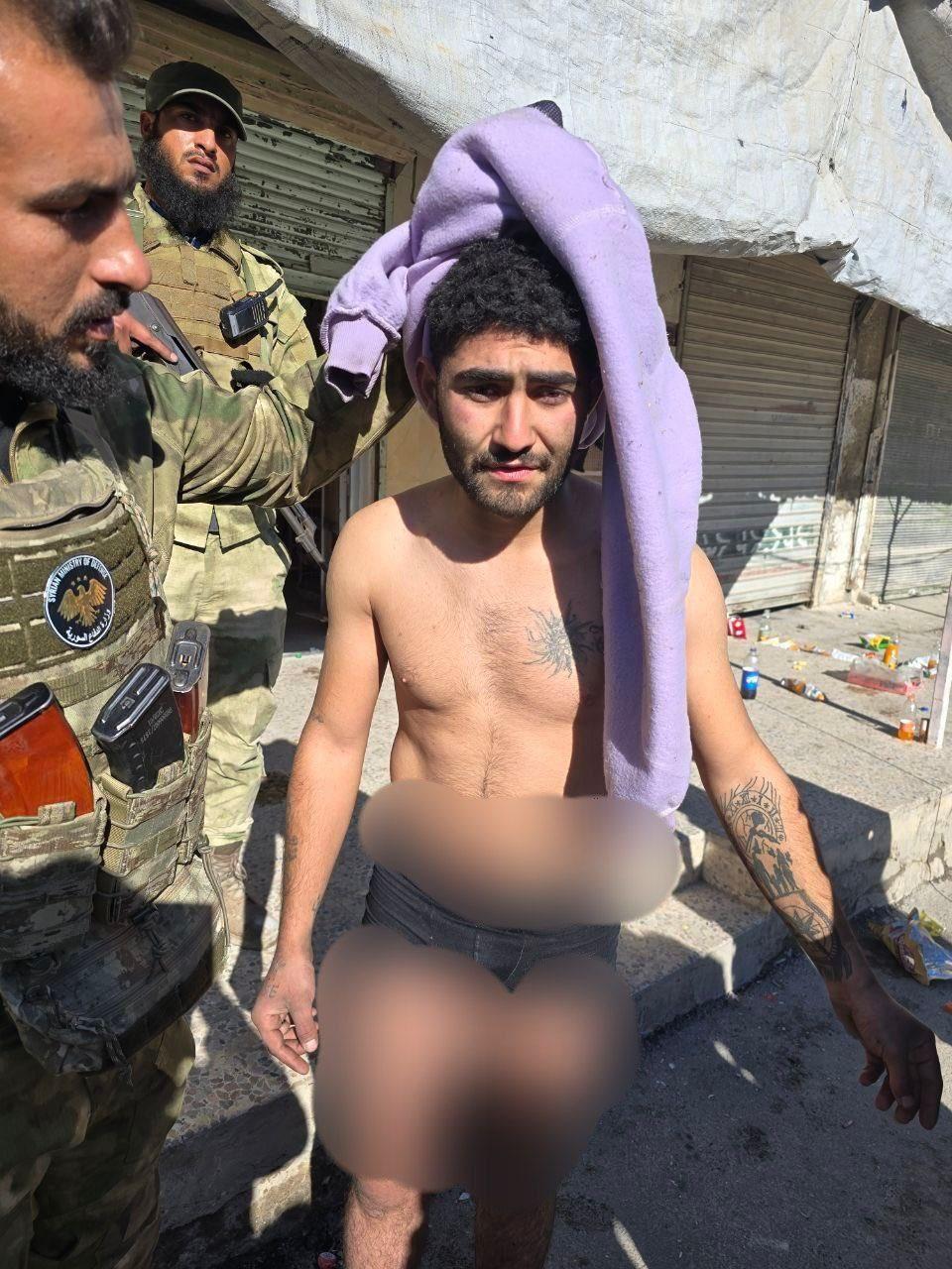 🚨 骇人听闻的罪行，震惊人类良知 🚨
朱拉尼恐怖民兵残忍地处决了一名说是狙击