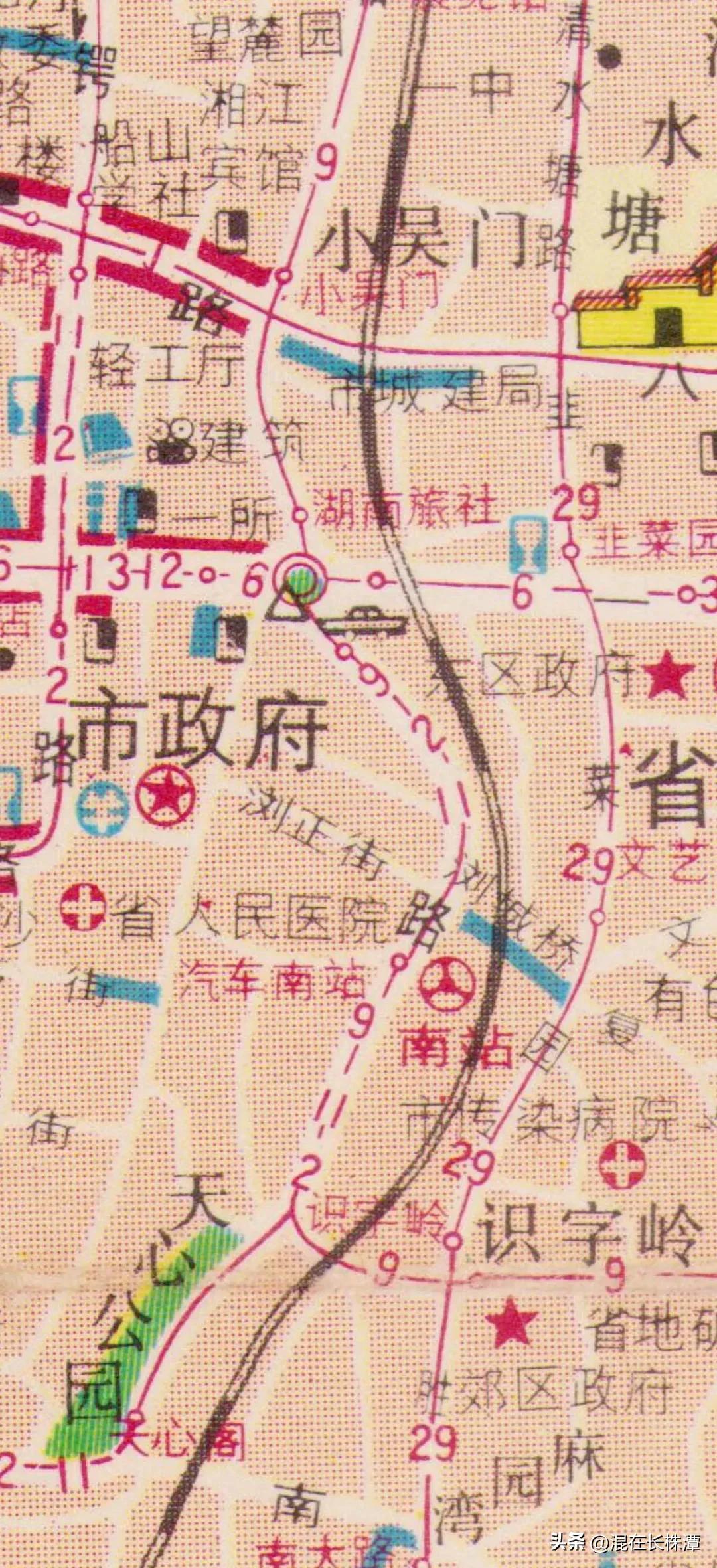 80年代的长沙地图，你见过吗？
那时候的长沙动物园还在烈士公园北侧。市政府还在五